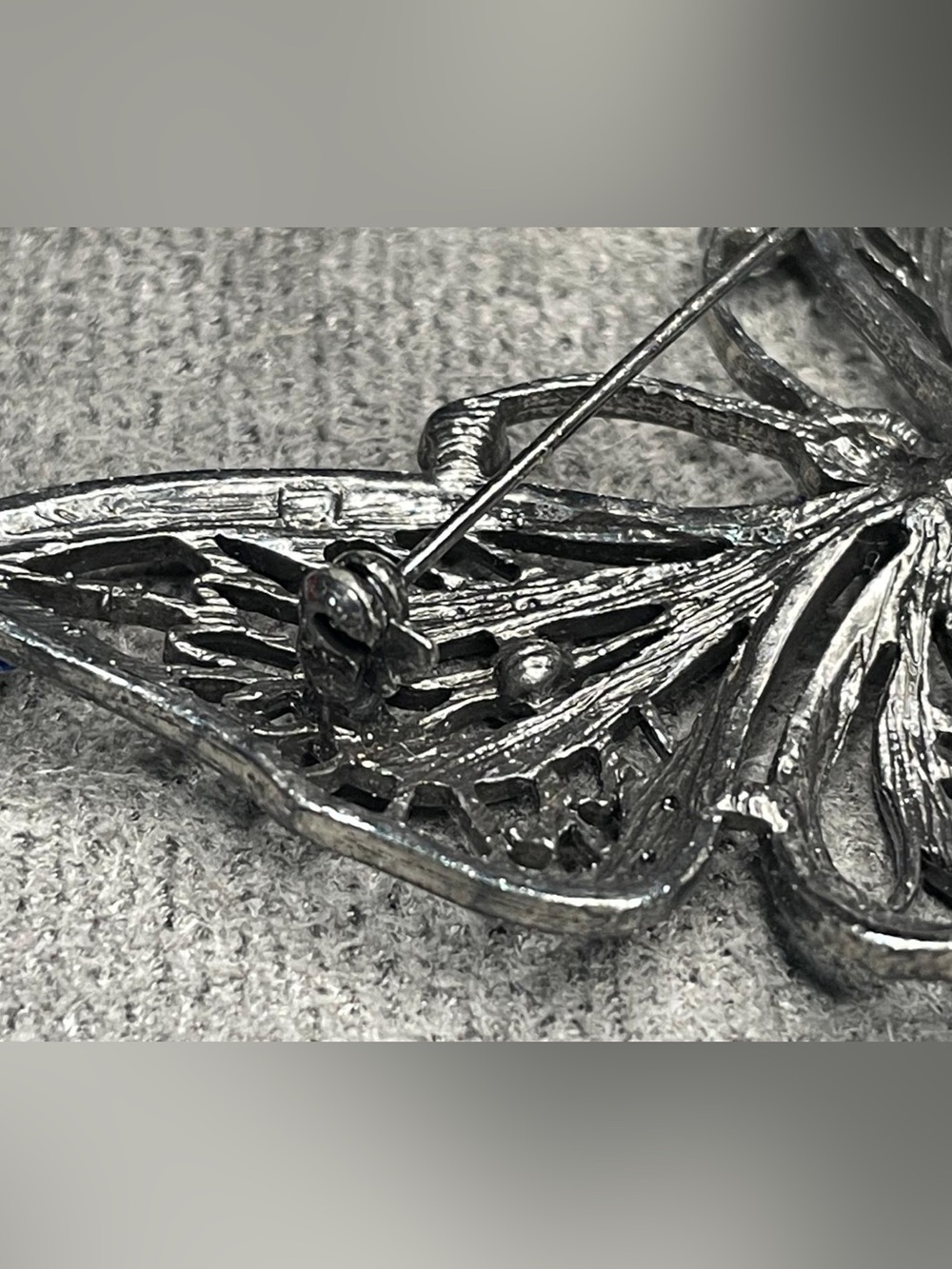 Beautifully Crafted Blue & Teal Crystal Butterfly Brooch - Picture 4 of 7